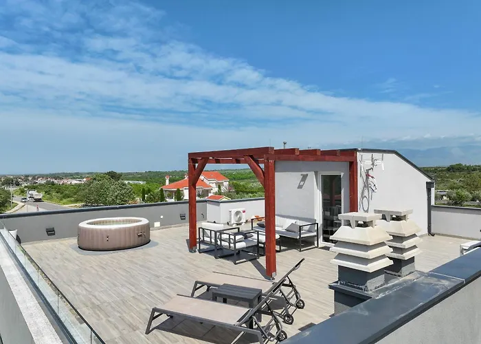 Villa Tia With Heated Pool & Jacuzzi