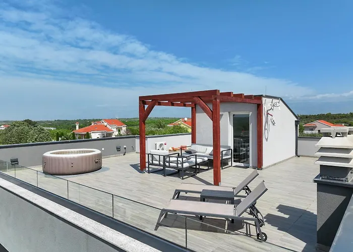 Villa Tia With Heated Pool & Jacuzzi