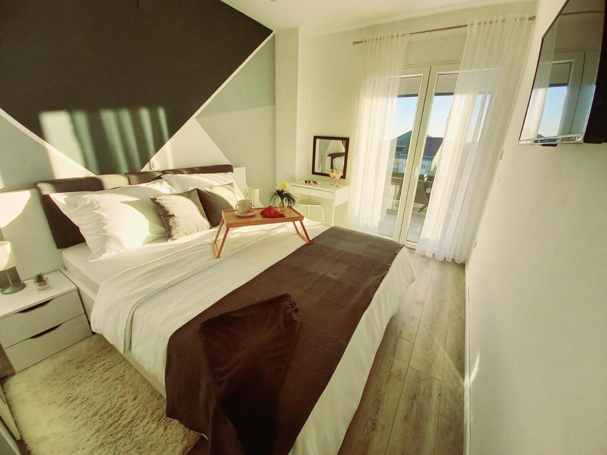 Tia With Heated Pool & Jacuzzi Villa