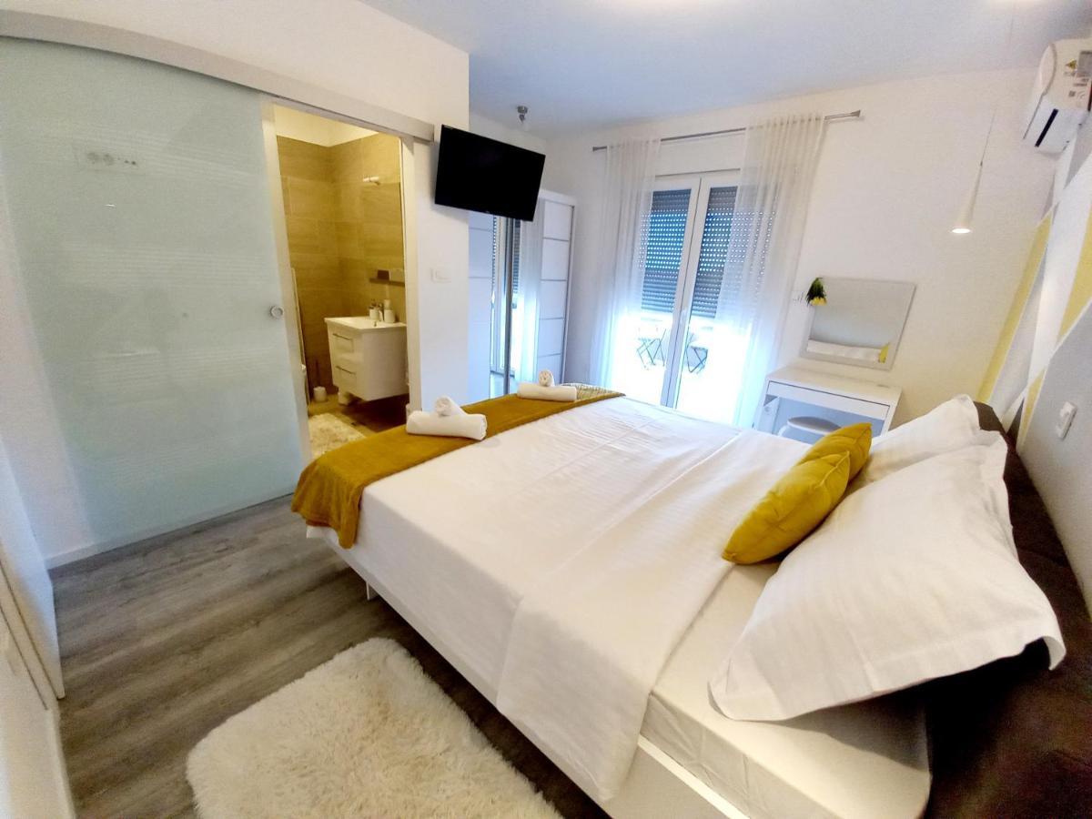 Tia With Heated Pool & Jacuzzi Villa