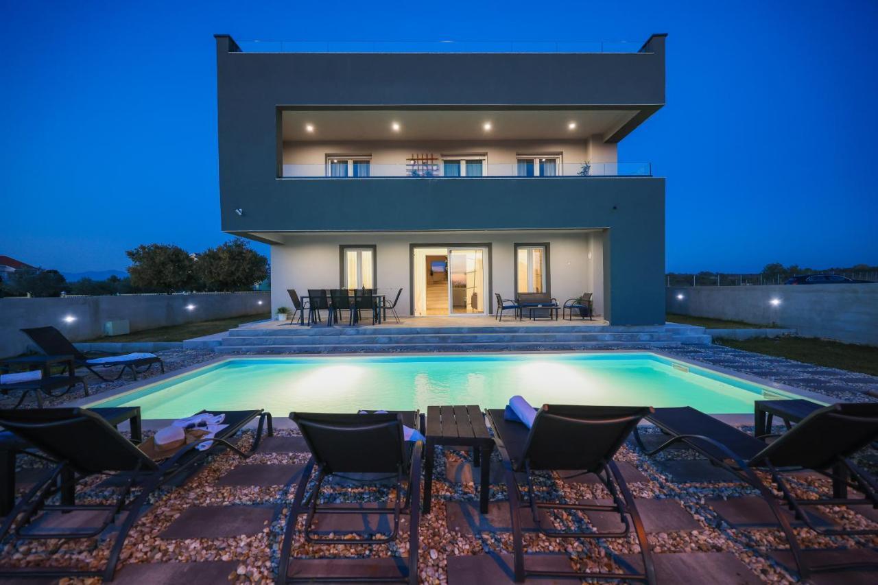 Tia With Heated Pool & Jacuzzi Villa *