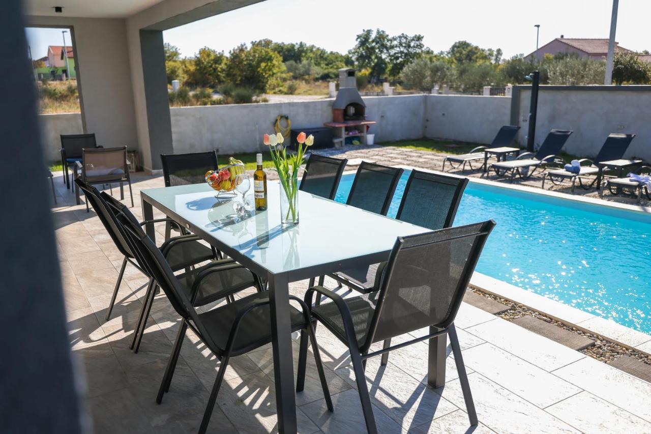Tia With Heated Pool & Jacuzzi *