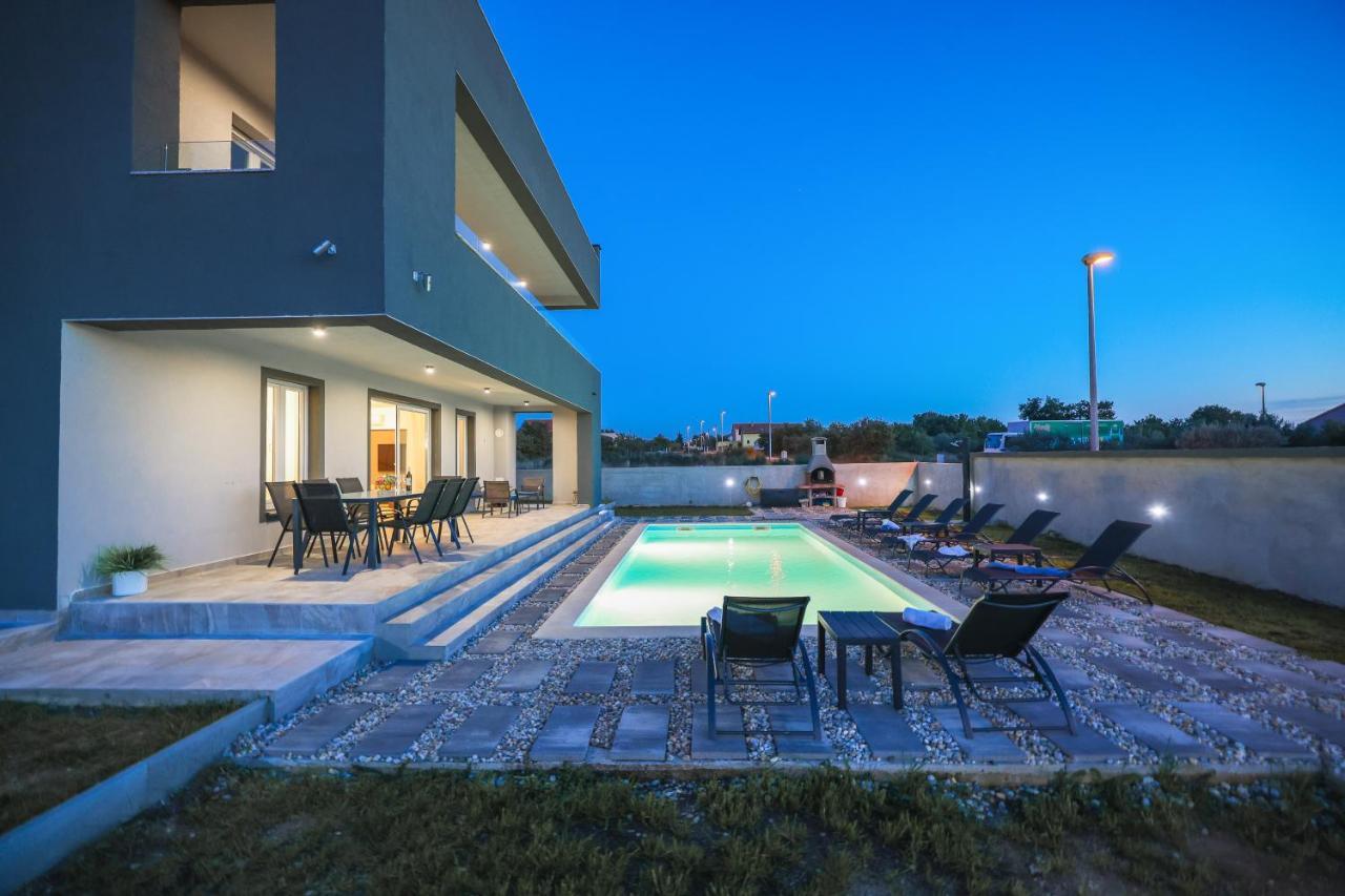 Tia With Heated Pool & Jacuzzi Villa Murvica (Policnik)
