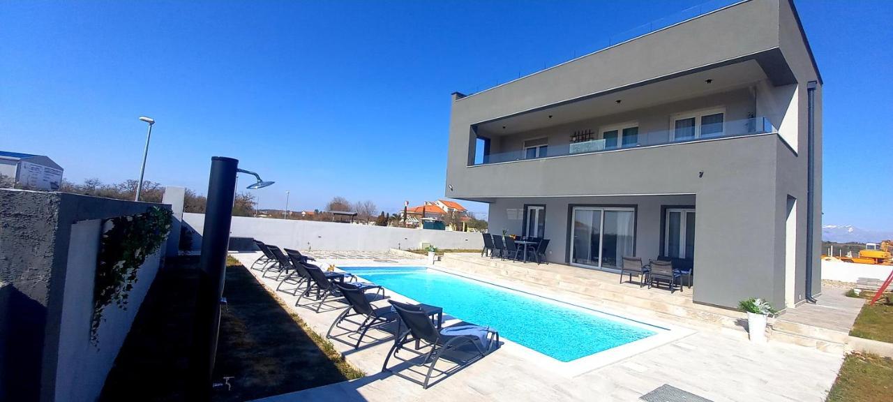 Tia With Heated Pool & Jacuzzi *