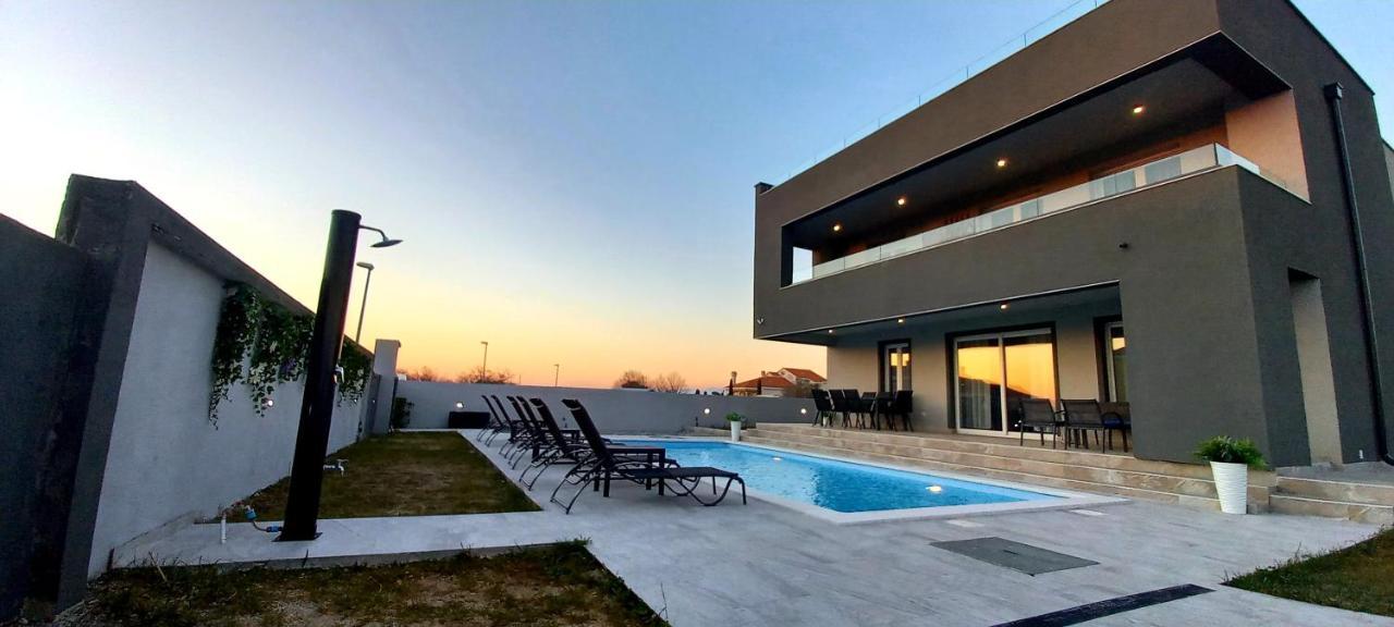 Tia With Heated Pool & Jacuzzi