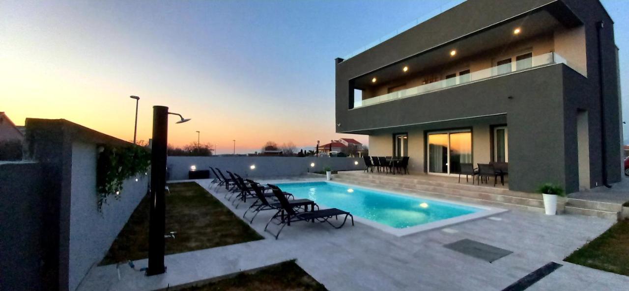 Tia With Heated Pool & Jacuzzi Villa *