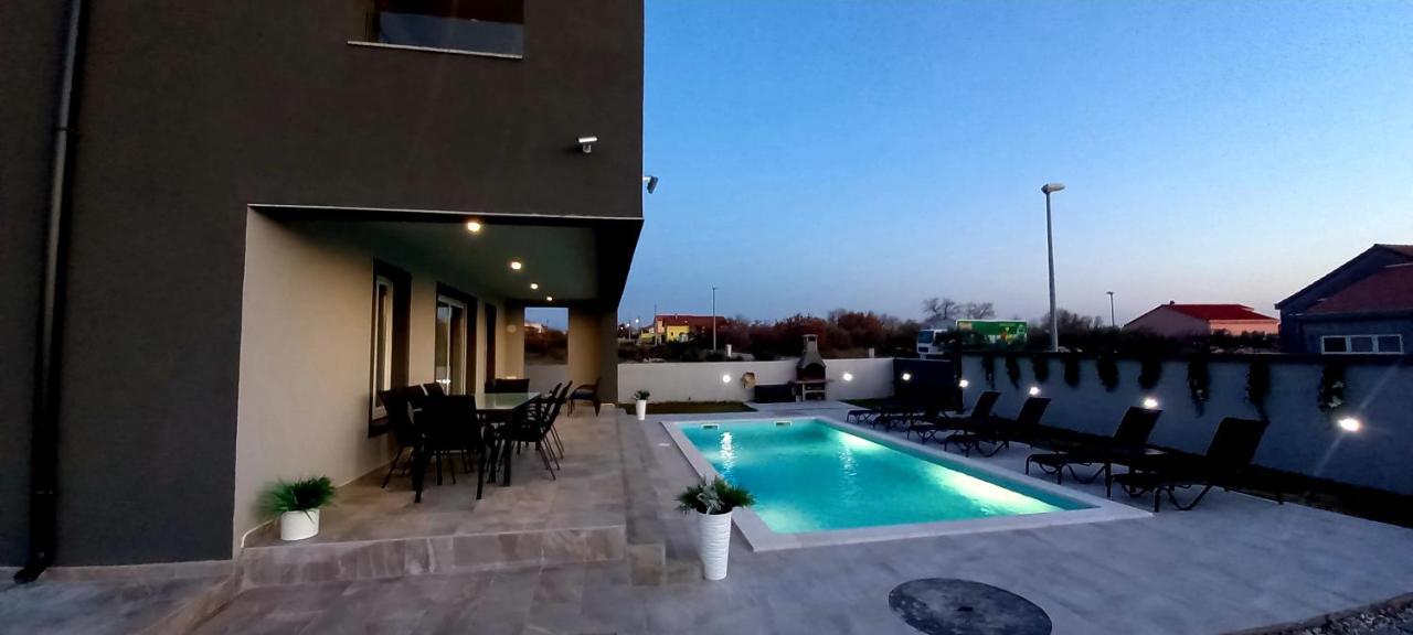 Tia With Heated Pool & Jacuzzi