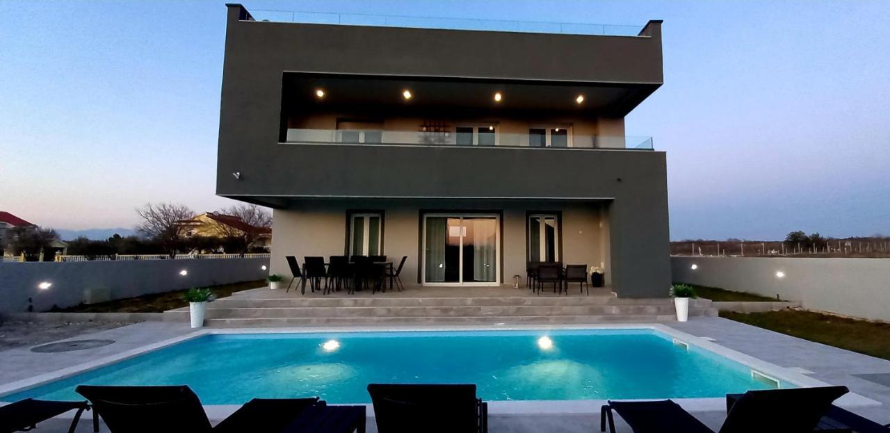 Tia With Heated Pool & Jacuzzi Villa Murvica (Policnik)