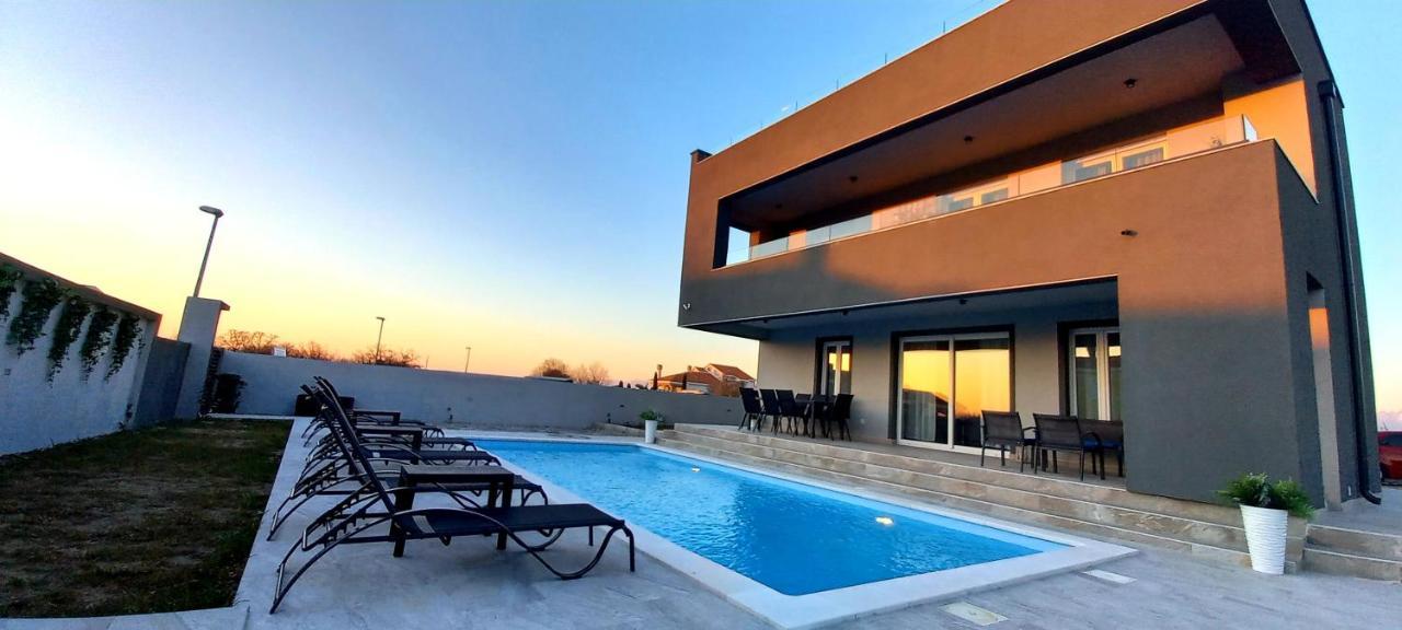 Villa Tia With Heated Pool & Jacuzzi *