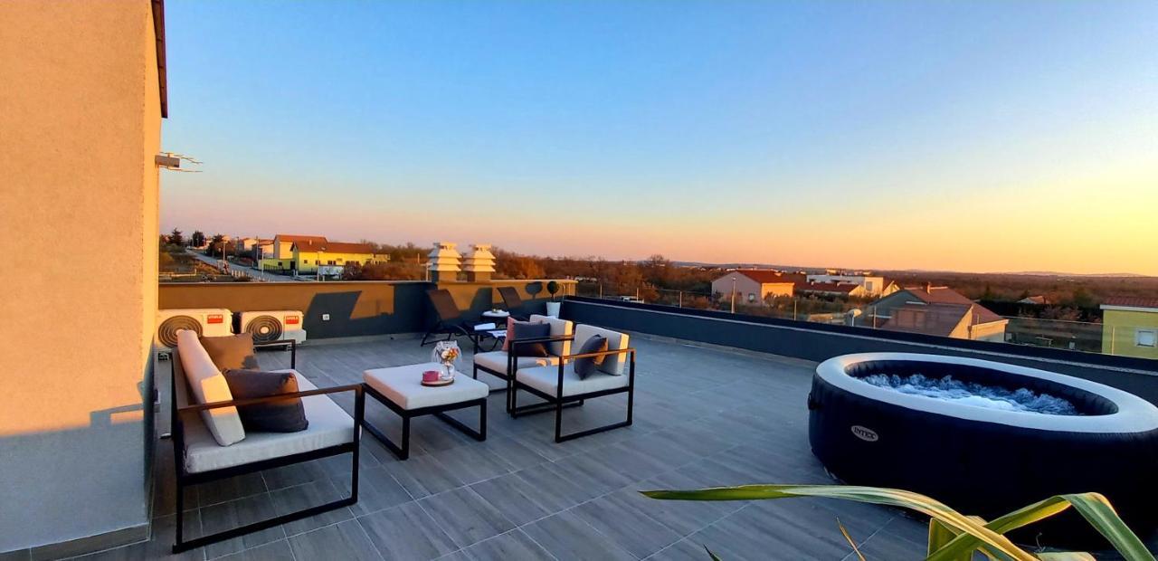 Tia With Heated Pool & Jacuzzi Villa *