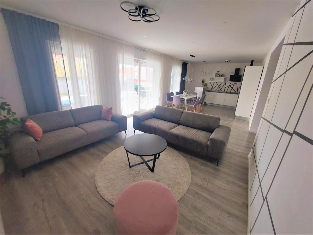 Tia With Heated Pool & Jacuzzi Villa Murvica (Policnik)