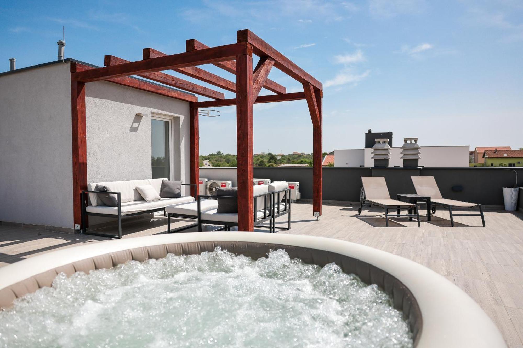 Villa Tia With Heated Pool & Jacuzzi Murvica (Policnik)