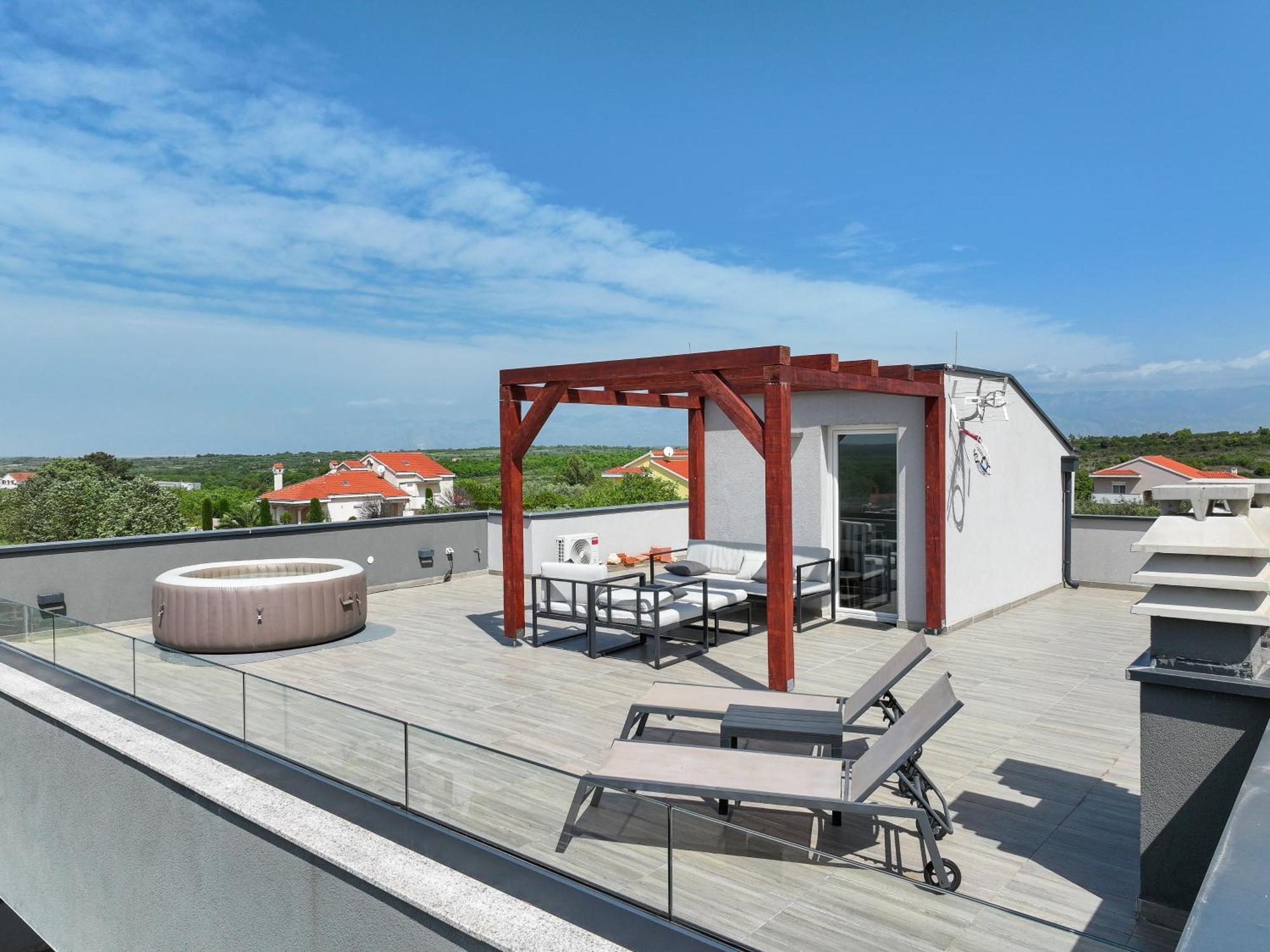 Villa Tia With Heated Pool & Jacuzzi