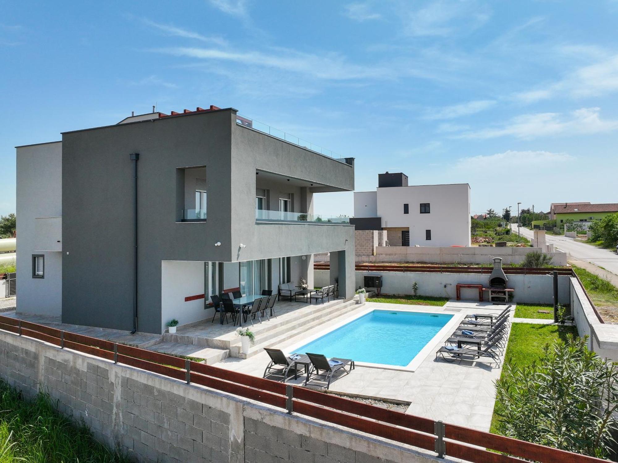 Tia With Heated Pool & Jacuzzi