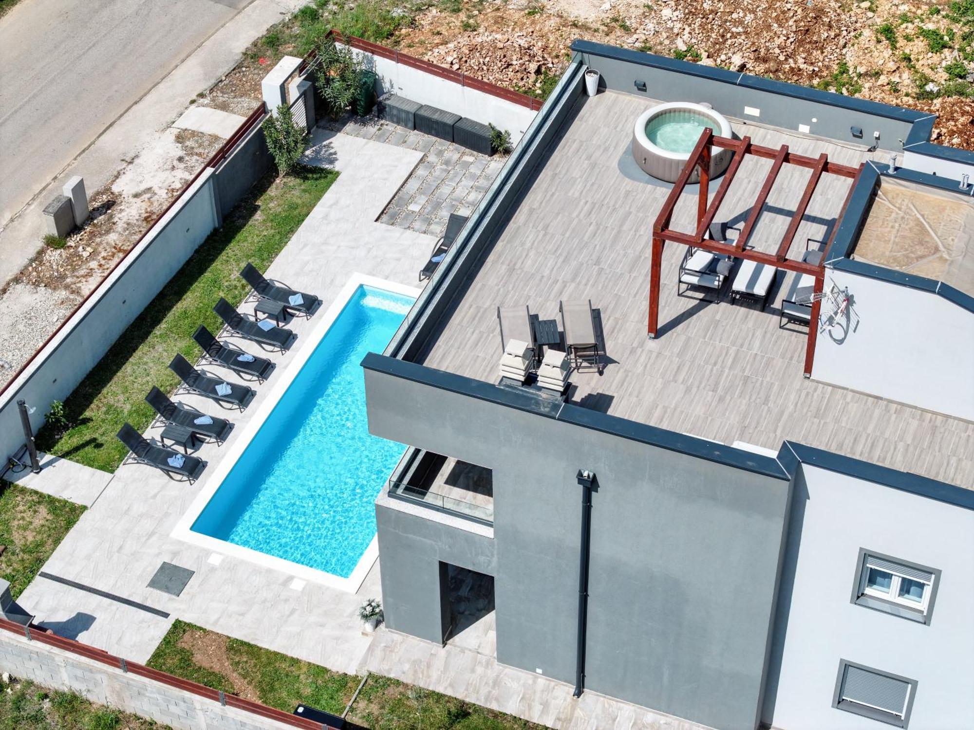 Villa Tia With Heated Pool & Jacuzzi *