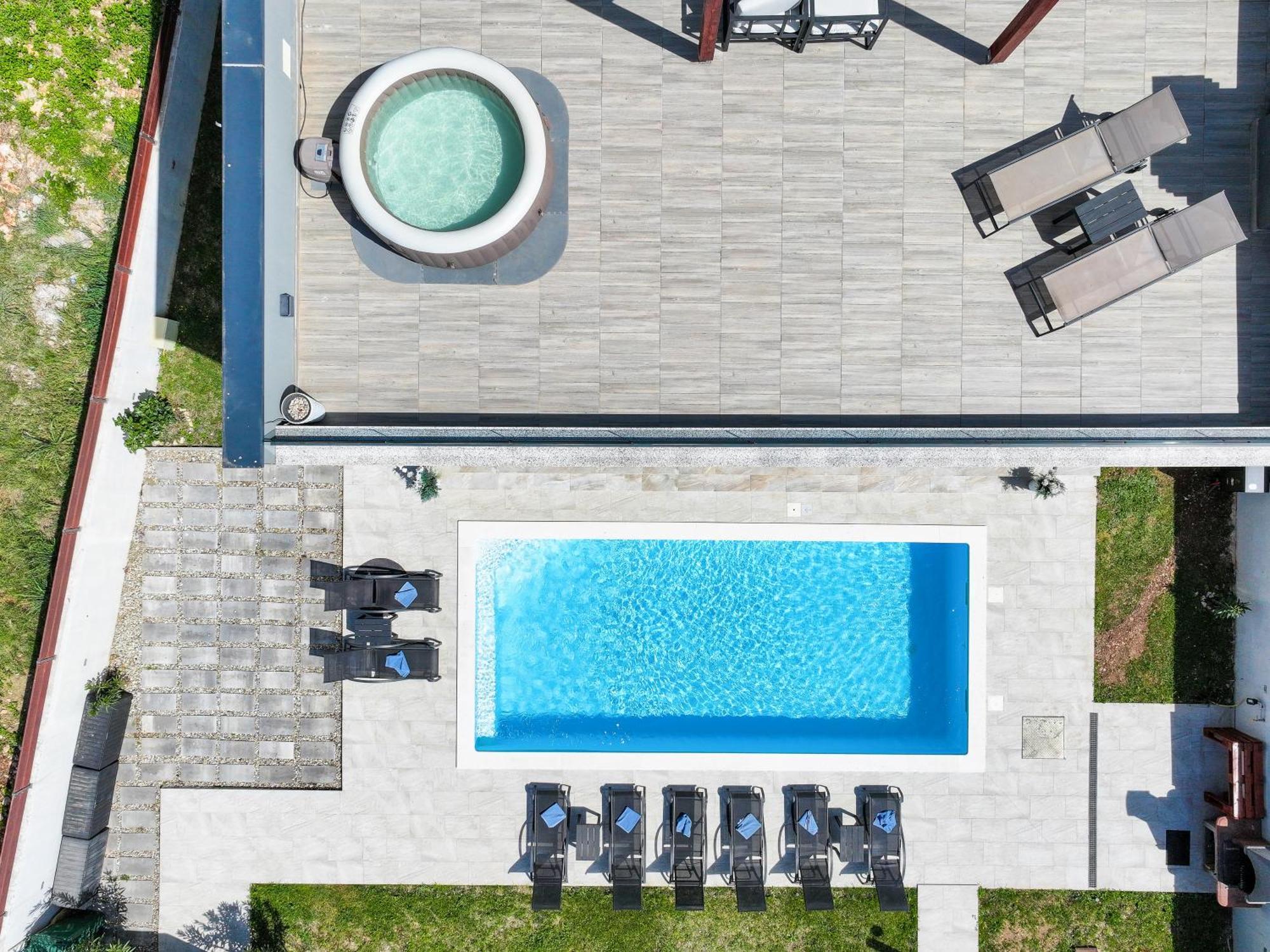 Villa Tia With Heated Pool & Jacuzzi
