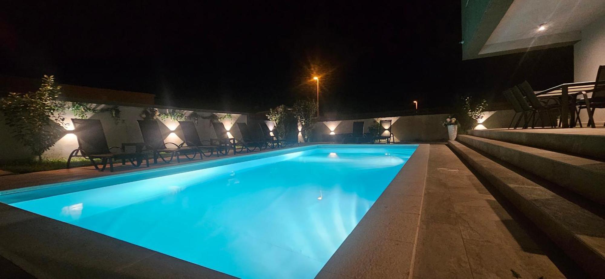 Tia With Heated Pool & Jacuzzi * Murvica (Policnik)
