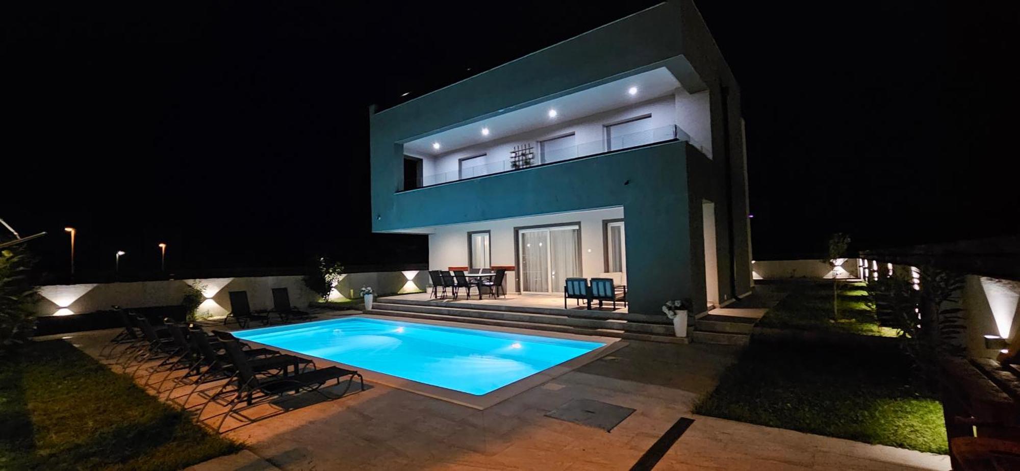 Villa Tia With Heated Pool & Jacuzzi *